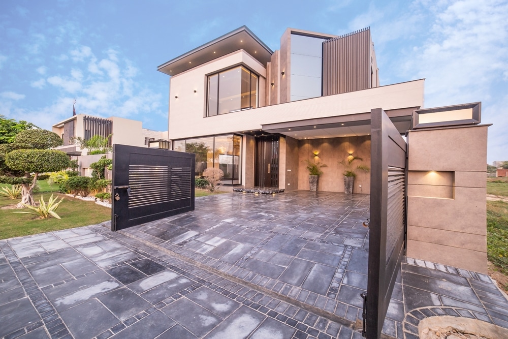 Moderen,House,Enterence,Gate,Open,,With,Tiles,Front,View,Selective