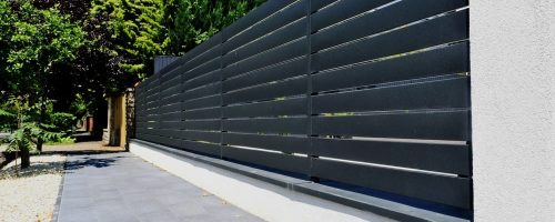 Gray,Aluminum,Fence,And,Gate.,Horizontal,Panels.,Narrow,Gaps.,Powder